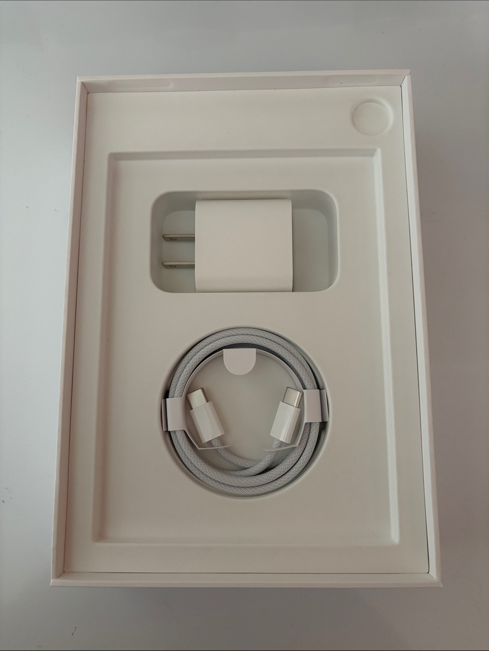 IPAD MINI CHARGER/BOX